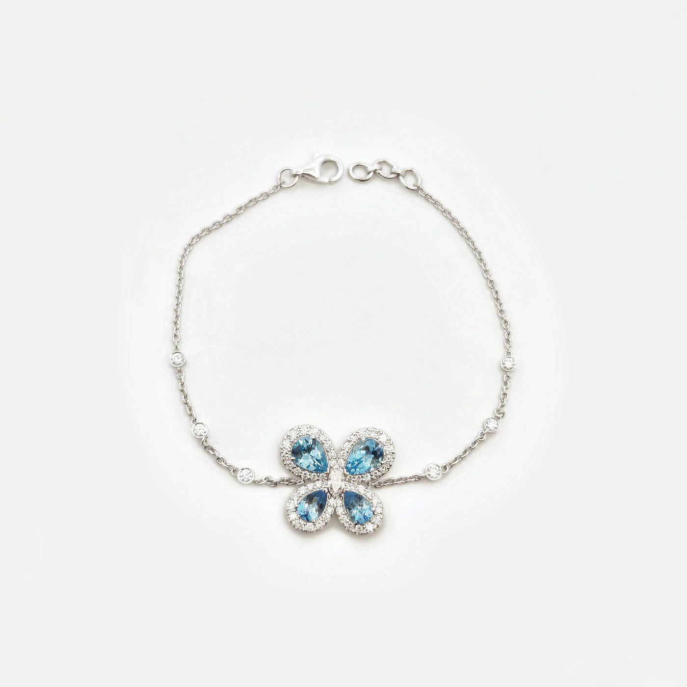 Bracelet and diamond bloom white